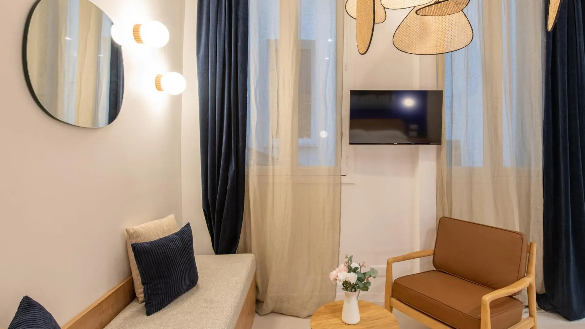 Geranimus : Heart Of Montorgeuil Apartment *